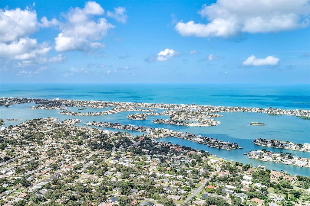 Image 55 of property listing at 809 JACARANDA DRIVE, Largo, FL 33770