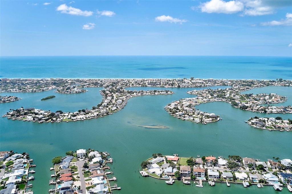 Image 56 of property listing at 809 JACARANDA DRIVE, Largo, FL 33770