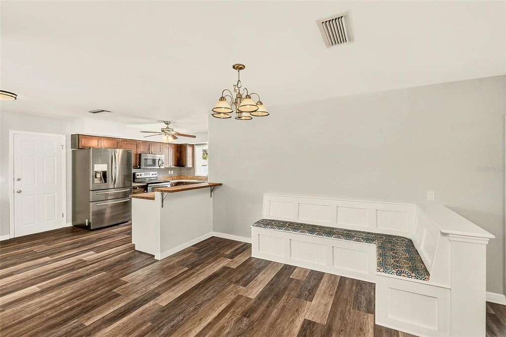 Image 7 of property listing at 809 JACARANDA DRIVE, Largo, FL 33770