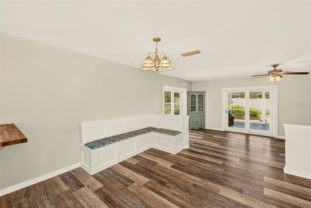 Image 8 of property listing at 809 JACARANDA DRIVE, Largo, FL 33770