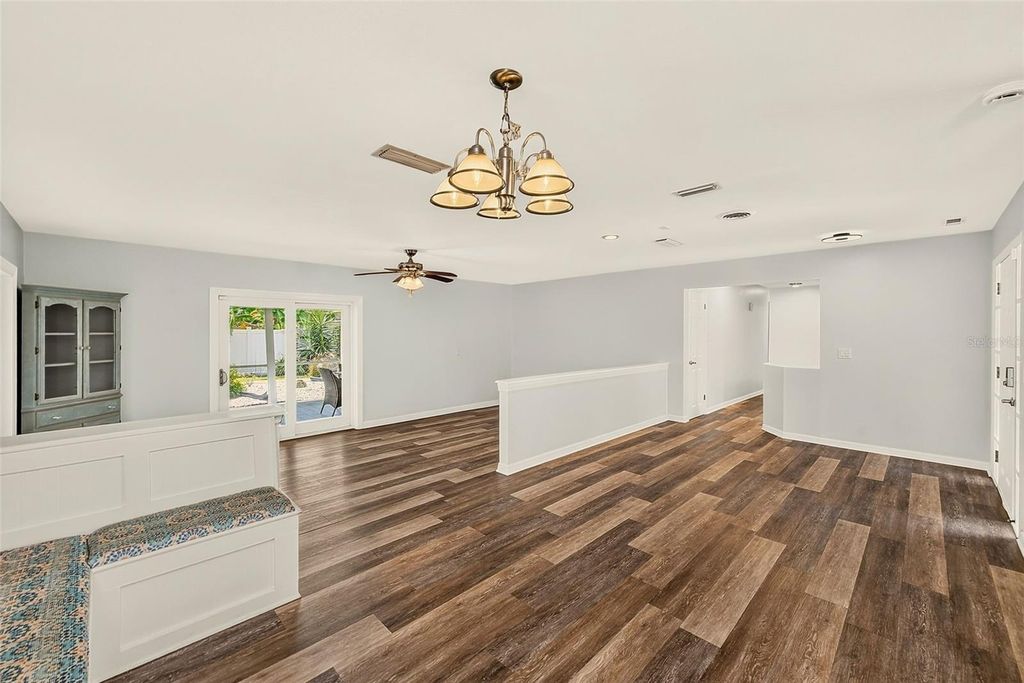 Image 9 of property listing at 809 JACARANDA DRIVE, Largo, FL 33770