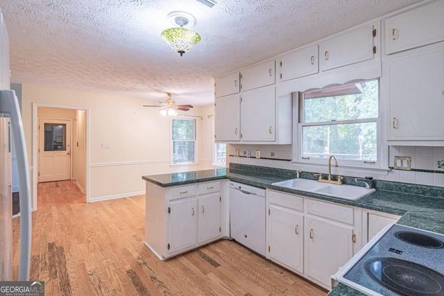 3142 Brooks Drive, Snellville, GA 30078