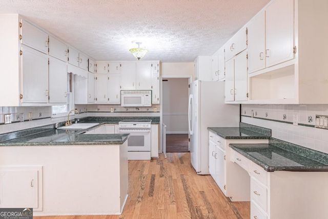 3142 Brooks Drive, Snellville, GA 30078