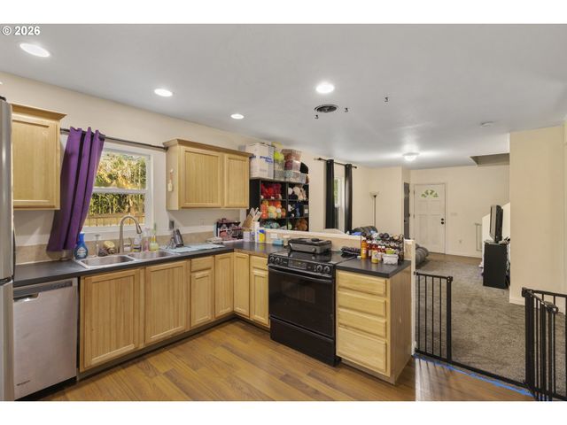 10413 Se RAMONA St, Portland, OR 97266