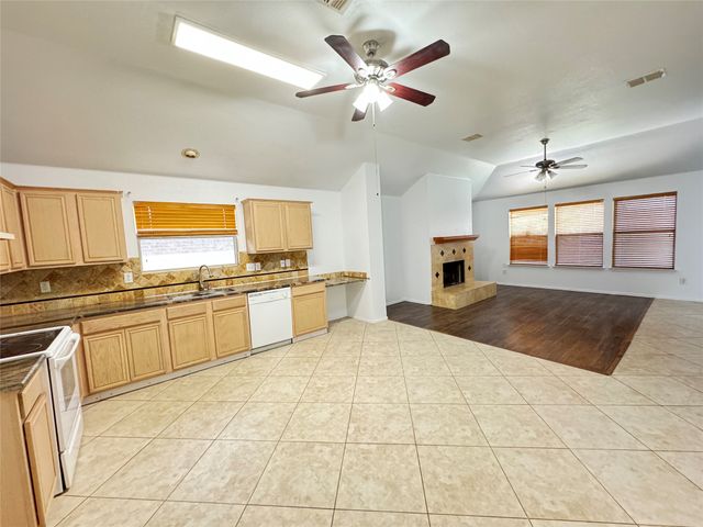 5424 Caribou Ridge Drive, Watauga, TX 76137