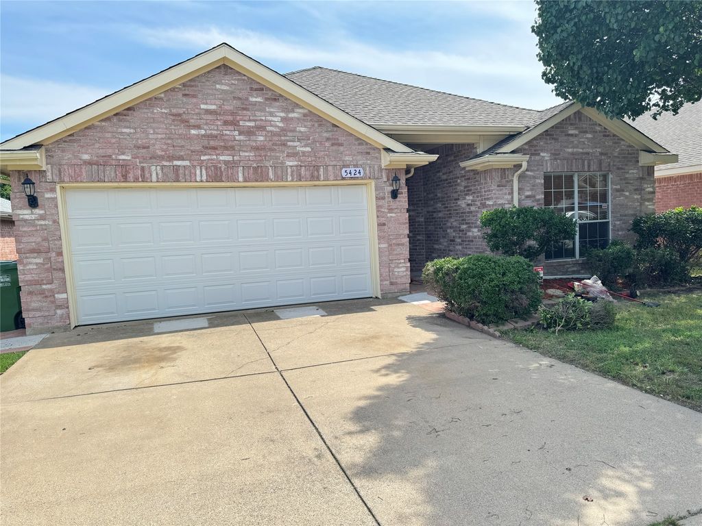 5424 Caribou Ridge Drive, Watauga, TX 76137