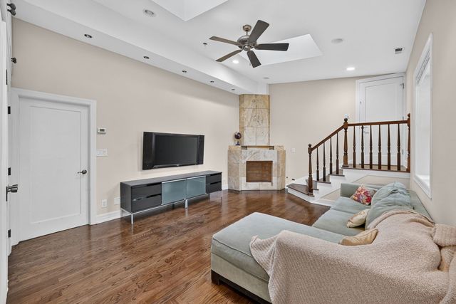 75 N 2nd Avenue, Des Plaines, IL 60016
