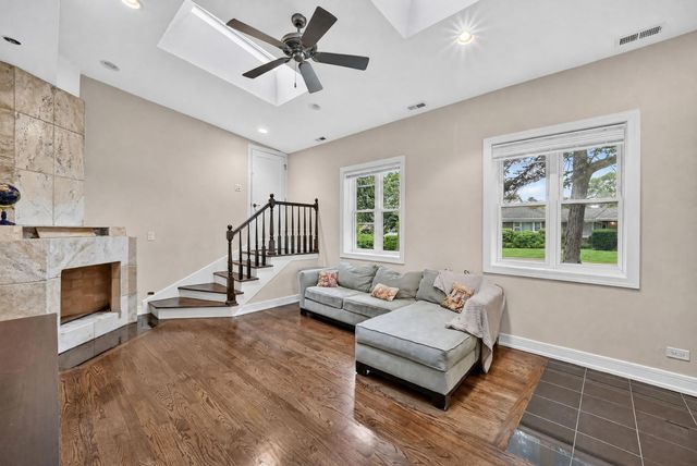 75 N 2nd Avenue, Des Plaines, IL 60016