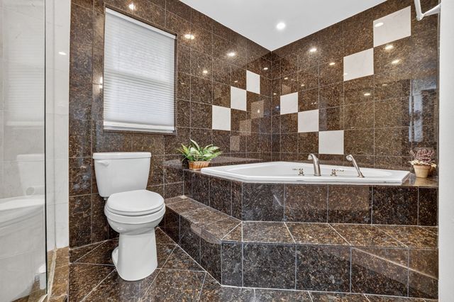 75 N 2nd Avenue, Des Plaines, IL 60016