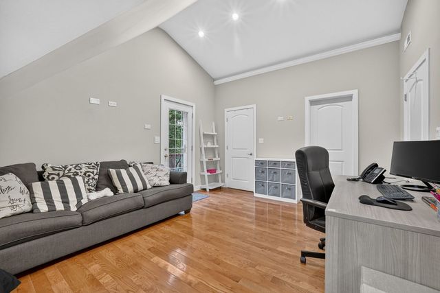 75 N 2nd Avenue, Des Plaines, IL 60016