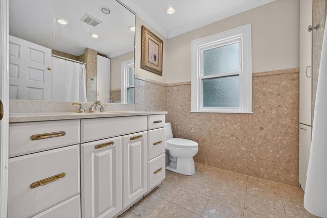 75 N 2nd Avenue, Des Plaines, IL 60016
