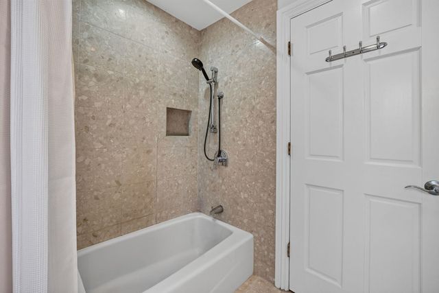 75 N 2nd Avenue, Des Plaines, IL 60016
