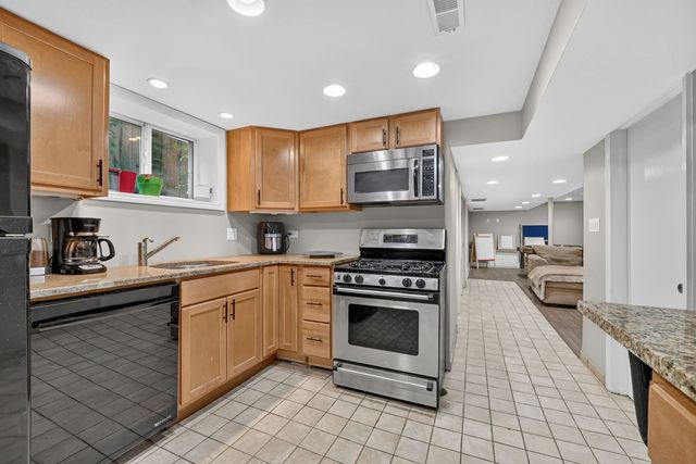 75 N 2nd Avenue, Des Plaines, IL 60016