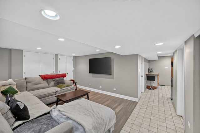 75 N 2nd Avenue, Des Plaines, IL 60016