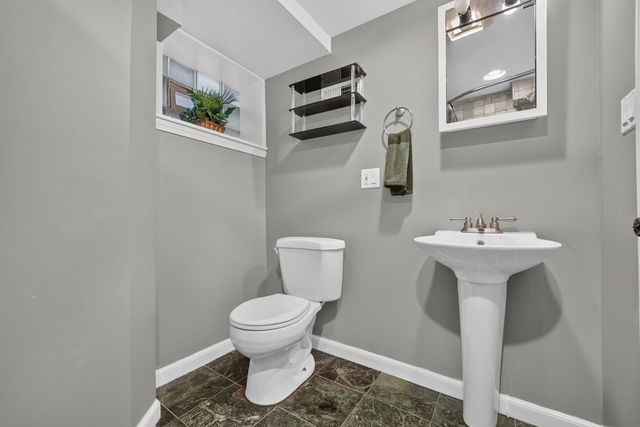 75 N 2nd Avenue, Des Plaines, IL 60016