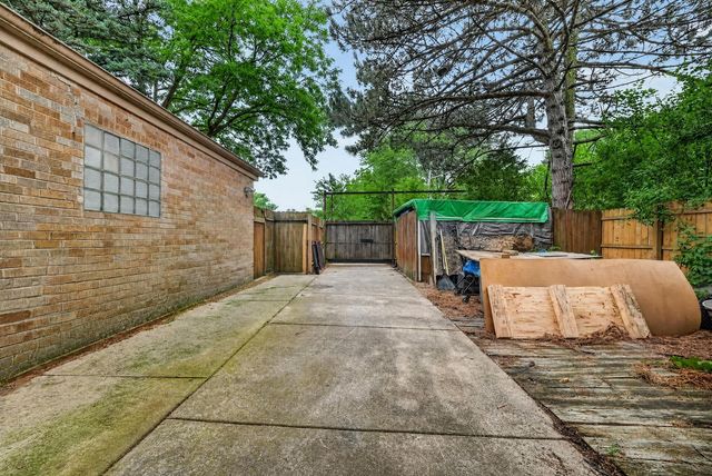 75 N 2nd Avenue, Des Plaines, IL 60016