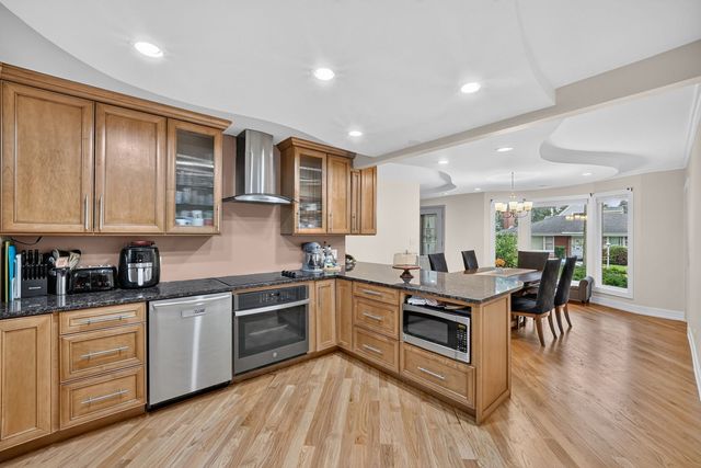75 N 2nd Avenue, Des Plaines, IL 60016