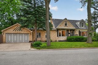 75 N 2nd Avenue, Des Plaines, IL 60016