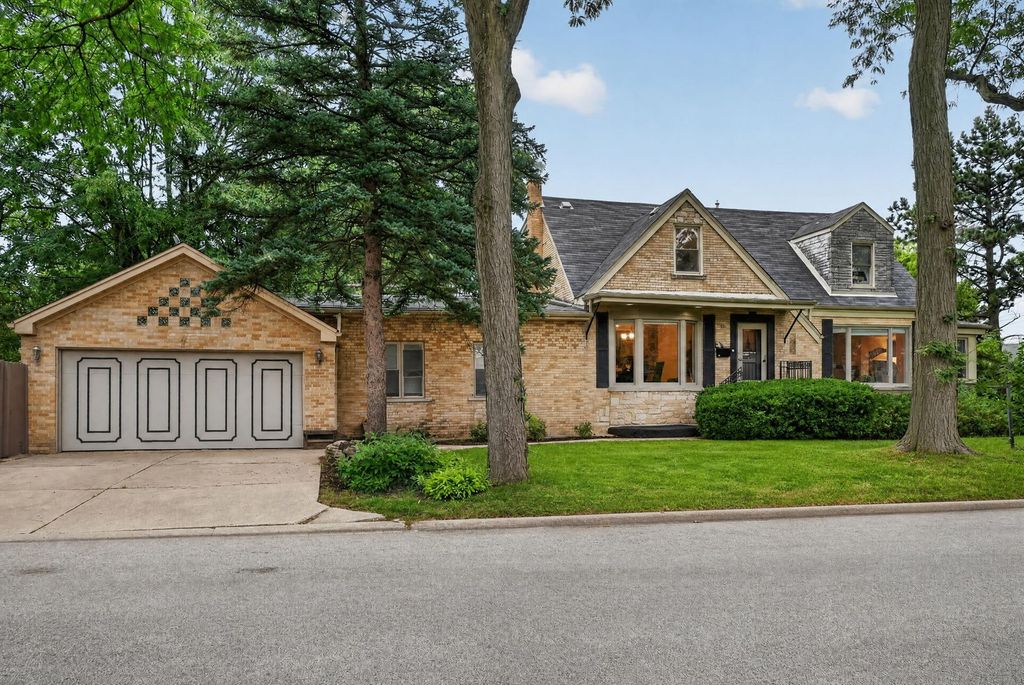 75 N 2nd Avenue, Des Plaines, IL 60016