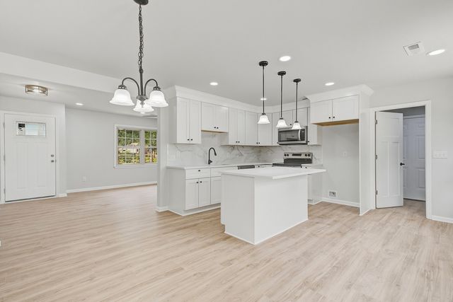 104 General Dennis Drive, Summerville, SC 29486