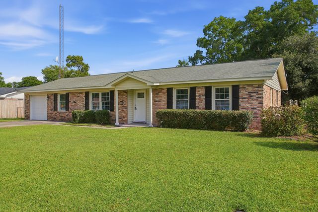 104 General Dennis Drive, Summerville, SC 29486