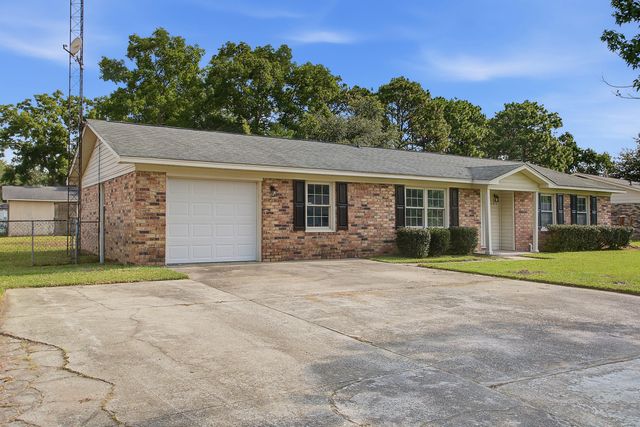 104 General Dennis Drive, Summerville, SC 29486