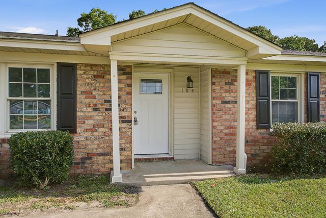 104 General Dennis Drive, Summerville, SC 29486