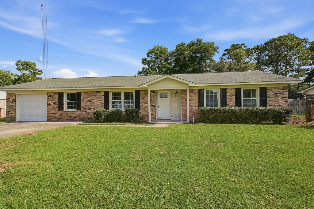 104 General Dennis Drive, Summerville, SC 29486