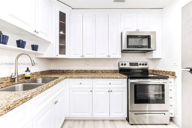 2911 NW 5th Ct, Fort Lauderdale, FL 33311