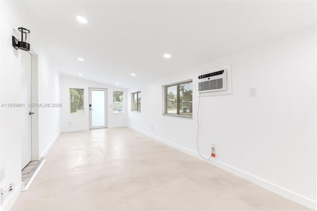 2911 NW 5th Ct, Fort Lauderdale, FL 33311