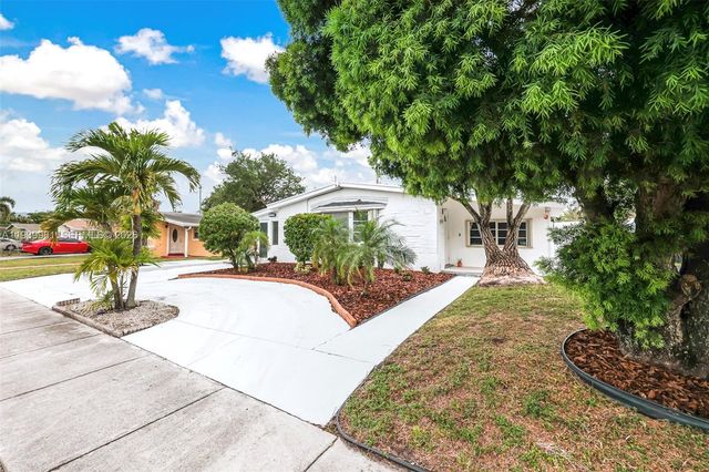 2911 NW 5th Ct, Fort Lauderdale, FL 33311