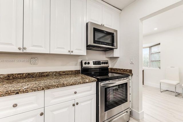 2911 NW 5th Ct, Fort Lauderdale, FL 33311