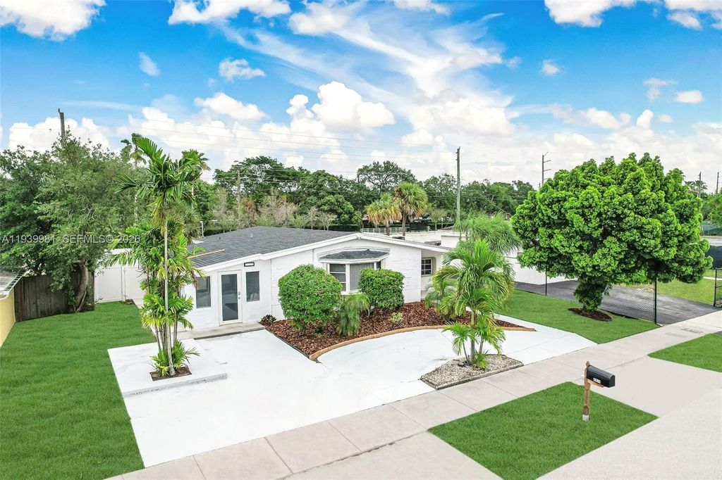 2911 NW 5th Ct, Fort Lauderdale, FL 33311