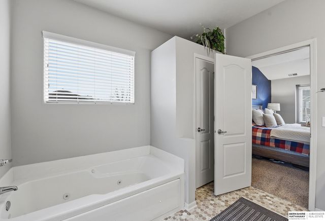 4921 N 161 Street, Omaha, NE 68116