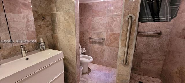 1865 S Ocean Dr 2D, Hallandale Beach, FL 33009