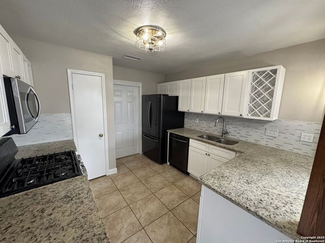 5215 Fawn Lk, San Antonio, TX 78244