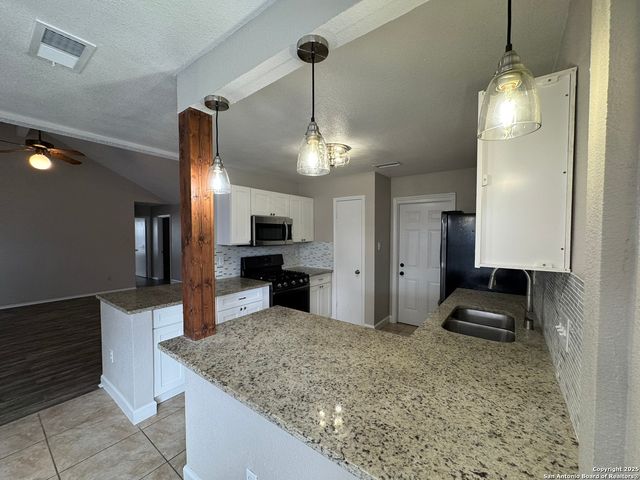 5215 Fawn Lk, San Antonio, TX 78244