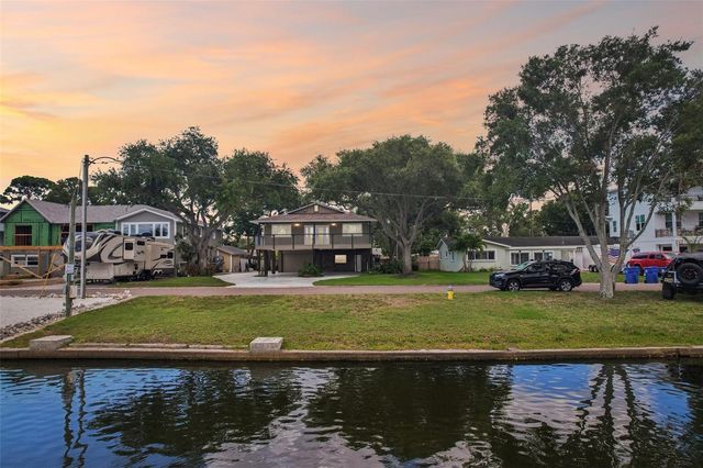 300 90TH AVENUE NE, St Petersburg, FL 33702