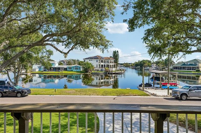 300 90TH AVENUE NE, St Petersburg, FL 33702