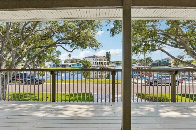 300 90TH AVENUE NE, St Petersburg, FL 33702