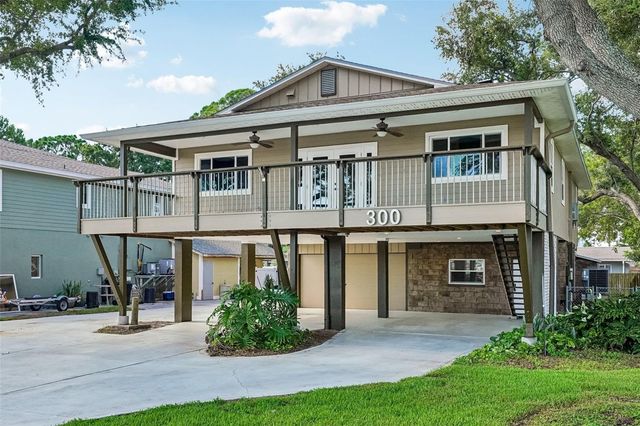 300 90TH AVENUE NE, St Petersburg, FL 33702