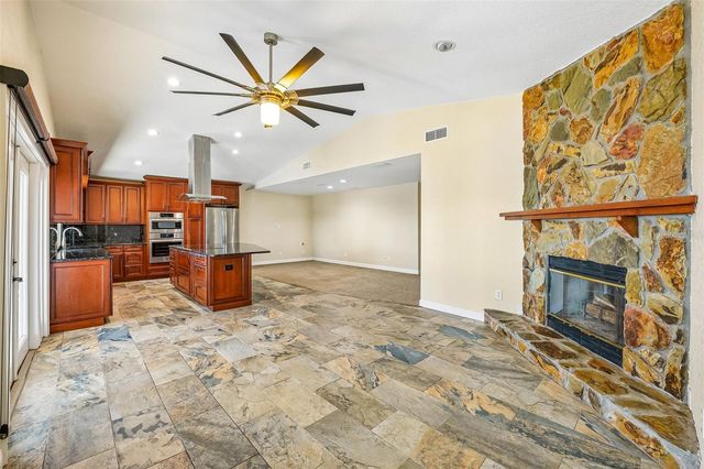 300 90TH AVENUE NE, St Petersburg, FL 33702