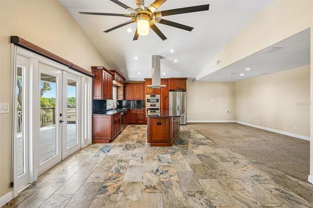 300 90TH AVENUE NE, St Petersburg, FL 33702
