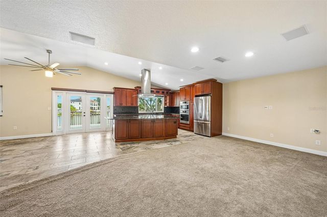 300 90TH AVENUE NE, St Petersburg, FL 33702