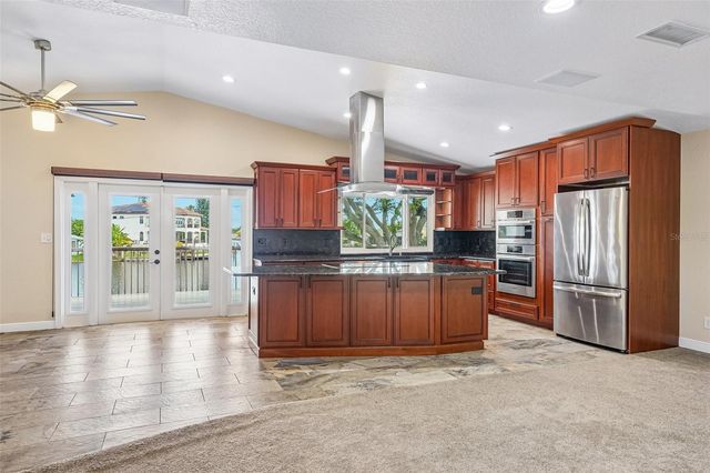 300 90TH AVENUE NE, St Petersburg, FL 33702