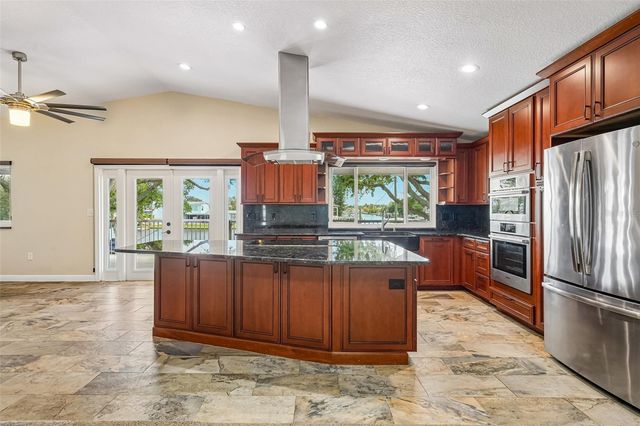 300 90TH AVENUE NE, St Petersburg, FL 33702