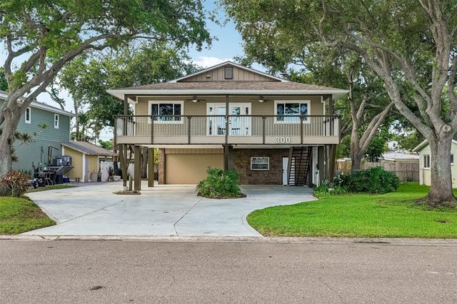 300 90TH AVENUE NE, St Petersburg, FL 33702