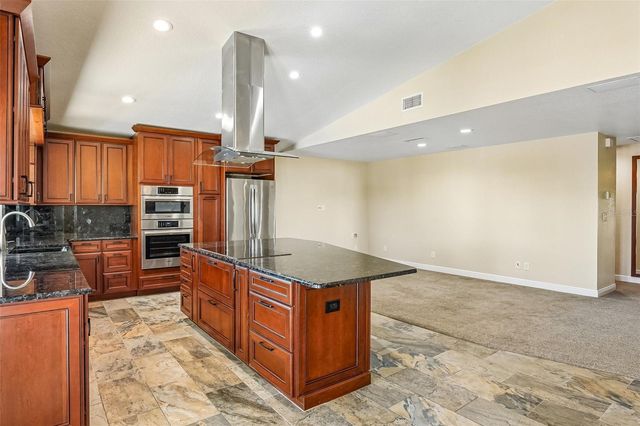 300 90TH AVENUE NE, St Petersburg, FL 33702