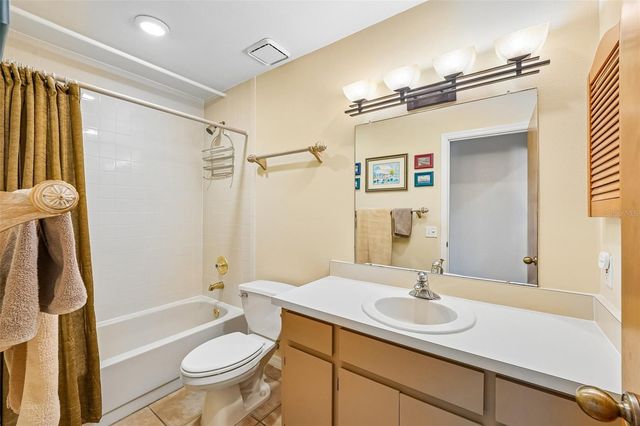 300 90TH AVENUE NE, St Petersburg, FL 33702