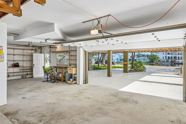 300 90TH AVENUE NE, St Petersburg, FL 33702